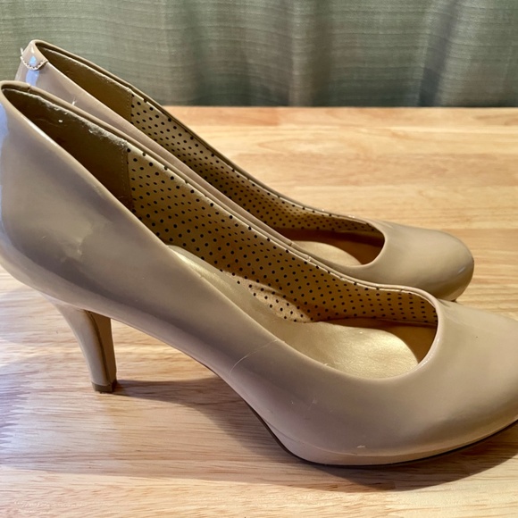 Madden Girl "Getta" Nude Heels Size 8 - Picture 2 of 10